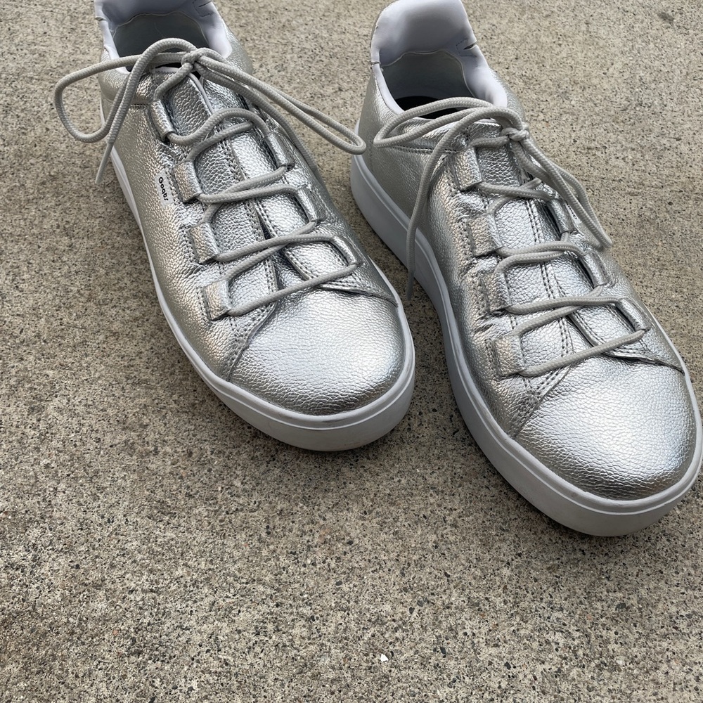 By Goats. Great condition! Size 7.5. Leather